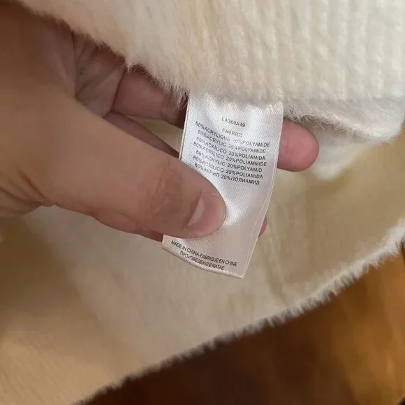 Molly Bracken Premium Cream Crewneck Sweater Sz Md - Picture 4 of 4